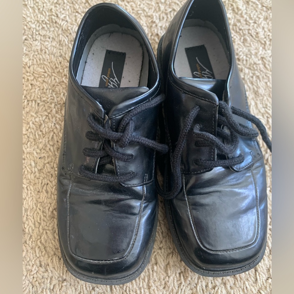🎀3/$25🎀 Black Michael James dress shoes. Size 1.5M, youth